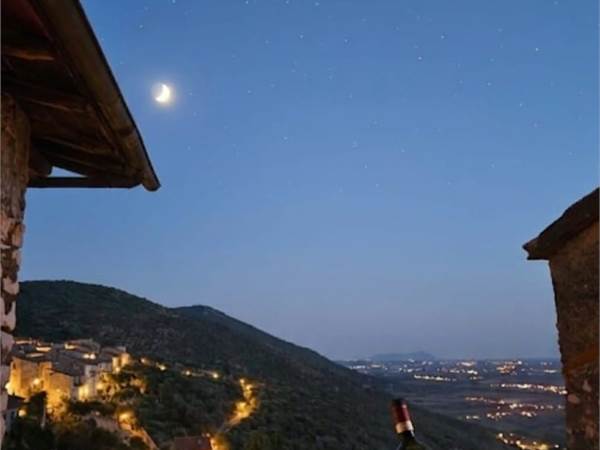 Sermoneta, bilevello completamente e finemente ristrutturato, arredato e con camino